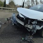 Coche accidentado en avenida Salamanca