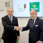 Firma de un acuerdo de colaboración entre Caja Rural de Zamora y la Junta de Cofradías de Semana Santa de Valladolid.