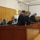 El condenado junto a sus hermanos en la Audiencia de Valladolid en una imagen de archivo