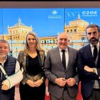 El alcalde de Valladolid, Jesús Julio Carnero, junto al presidente de CEOE Valladolid, Carlos Magdaleno, y la presidenta del Cepyme, Ángela de Miguel,