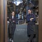 En la imagen, Ricardo Temiño junto a su pareja, Cristina Lázaro.