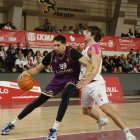 Fares Ochi bota la pelota ante la Cultural.