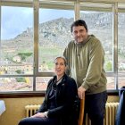 Diego y Patricia posan en el interior del Restaurante Poli en Pancorbo.