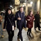El ministro de Transportes, Oscar Puente, y la ministra de Igualdad, Ana Redondo, participan en la pegada de carteles en Valladolid.