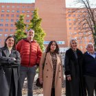Patricia Gómez Urbán, acompañada de parte de la candidatura, presenta el compromiso número 2 de Carlos Martínez con Valladolid, en el Hospital Clínico