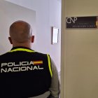 Detenido en Laguna por amenazar a su padre con una pistola para que abriera la caja fuerte y robarle 30.000 euros.