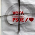 Imagen de una de las pintadas en la caseta electoral del PSOE en Valladolid.
