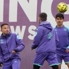 Lachuer y Maroto, de frente, durante el entrenamiento vespertino del lunes.