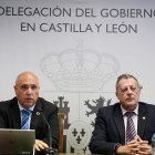 El delegado territorial de Aemet en Castilla y León, Manuel Mora, acompañado del subdelegado del Gobierno en Valladolid, Jacinto Canales