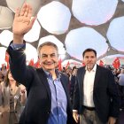José Luis Rodríguez Zapatero y Óscar Puente, en el mitin de cierre de campaña del PSOECyL en la Cúpula del Milenio de Valladolid.