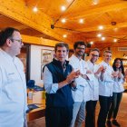 Manuel Costiña, Manu Franco, Miguel Ángel de la Cruz, José Carlos García, Carolina Ferreira junto a Javier Moro (presidente de Bodegas Emilio Moro.