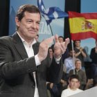 Alberto Núñez Feijóo y Alfonso Fernández Mañueco, durante el acto de fin de campaña del PPCyL en Valladolid