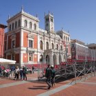 Gradas ya montadas en la plaza Mayor para la Semana Santa