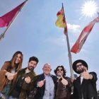 El grupo Siloé pregonará las Fiestas de la Virgen de San Lorenzo 2026 de Valladolid. En la imagen con el alcalde Jesús Julio Carnero y la concejala de de Turismo, Eventos y Marca, Blanca Jiménez.