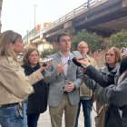 El portavoz socialista, Pedro Herrero, en las inmediaciones del viaducto de Arco de Ladrillo