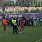 Plantilla, cuerpo técnico y trabajadores del Promesas celebran la permanencia.