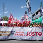 Los trabajadores de Renault se concentran para exigir a la empresa que vuelva a la mesa de negociación del convenio con una propuesta «justa».