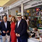 Jesús Julio Carnero, inaugura la 59 Feria del Libro de Valladolid junto a Mar Sancho y José Luis López Linares.