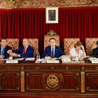 Íscar preside el pleno de la Diputación de Valladolid.