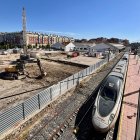 Máquina de pilotes para la obra de la ampliación de la estación de trenes Campo Grande de Valladolid