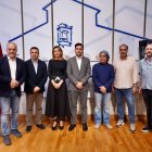La alcaldesa de Zaratán y el alcalde de Peñafiel junto a miembros de la organización y el diputado de Empleo, Desarrollo Económico y Reto Demográfico, Roberto Migallón, en la presentación del programa.