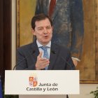 El presidente de la Junta de Castilla y León, Alfonso Fernández Mañueco, comparece en rueda de prensa.