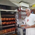 Manuel, gerente de Pollería Paco.