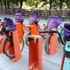 Pañoleta de fiestas en algunas bicis de BIKI.