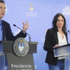 Macri (izq) habla durante una rueda de prensa junto a la ministra de Desarrollo Social, Carolina Stanley, este miércoles, en Buenos Aires.-EFE / VICTOR CARREIRA