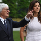Bernie Ecclestone, con su última esposa, Fabiana Flosi, en un gran premio de F-1.-AFP / TOSHIFUMI KITAMURA