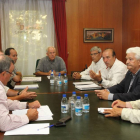 El delegado territorial de la Junta, Luis Domingo González y los jefes de los servicios territoriales de Medio Ambiente e Industria, se reúnen con los alcaldes de Guardo, Juan Jesús Blanco y Velilla del Río Carrión, Gonzalo Pérez y representantes de la mi-Ical