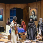 Los actores y actrices de Teatro del Temple representando ‘El Criticón’, a partir de la novela de Gracian.-MARCOS CEBRIÁN