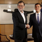 Mariano Rajoy y Albert Rivera, en su último encuentro en el Congreso.-JOSÉ LUIS ROCA