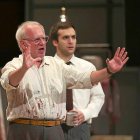 Juan Echanove y Ricardo Gómez, ayer, en el ensayo genaral previo al estreno.-MIGUEL ÁNGEL SANTOS (PHOTOGENIC)