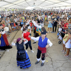 Bailes asturianos al soln de las gaitas en el día  inaugural de la XXX Feria de Folklore y Gastronomía.