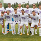 Once inicial del Real Valladolid con camisetas de apoyo a Toni. / LOSTAU