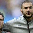 Karim Benzema y Mathieu Valbuena, antes de un partido de la selección francesa.-AFP / FRANCK FIFE