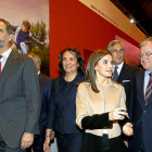 Los reyes, acompañados por la consejera de Cultura y Turismo y los alcaldes de Ávila y de León.-RAQUEL P. VIECO