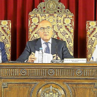 Víctor Alonso, Jesús Julio Carnero y Carmen Lucas, ayer durante el Pleno de la Institución provincial.-EL MUNDO