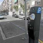 Parquímetro regulador de la ORA en una calle de Valladolid.-J.M.Lostau