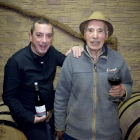 Javier de Jesús y su padre Claudino en el interior de las bodegas Marina de Aliste.-E.M.