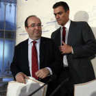 Miquel Iceta y Pedro Sánchez, este martes, en un desayuno informativo en Madrid.-Foto: JUAN MANUEL PRATS