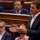 Rivera interpelando a Sánchez en el Congreso-JOSE LUIS ROCA