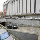 Aparcamiento de Juan de Austria, con el centro comercial al lado-El Mundo