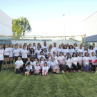 La gran familia del CD Voleibol Arroyo posa en las instalaciones del CDO Almendrera.-MARIANO GONZÁLEZ