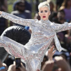 Katy Perry, con su nuevo y espectacular 'look', en la promoción de su nuevo disco 'Witnness', en Los Ángeles.-John Salangsan