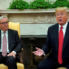 Trump y Juncker, en el Despacho Oval. /-REUTERS / KEVIN LAMARQUE