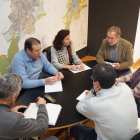 Saravia, durante la reunión con los vecinos de La Pilarica.-E. M.