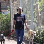 Jorge Javier saca a pasear a sus perros tras sufrir el ictus.-EUROPA PRESS