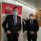 El expresidente del Gobierno Mariano Rajoy junto al presidente de la Cámara de Comercio de Valladolid, Víctor Caramanzana. - E. PRESS
